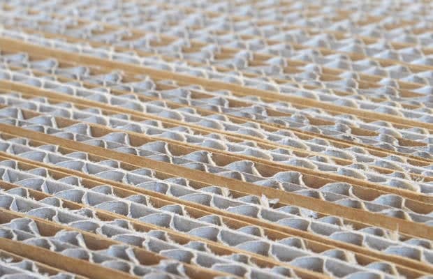 Bogenware mit sichtbaren Wellenprofilen