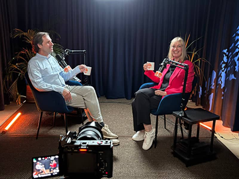 2 personer i lydstudie