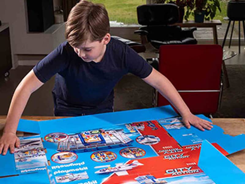 Uitpakken van omkeerbare fullcolor bedrukte Playmobilverpakking