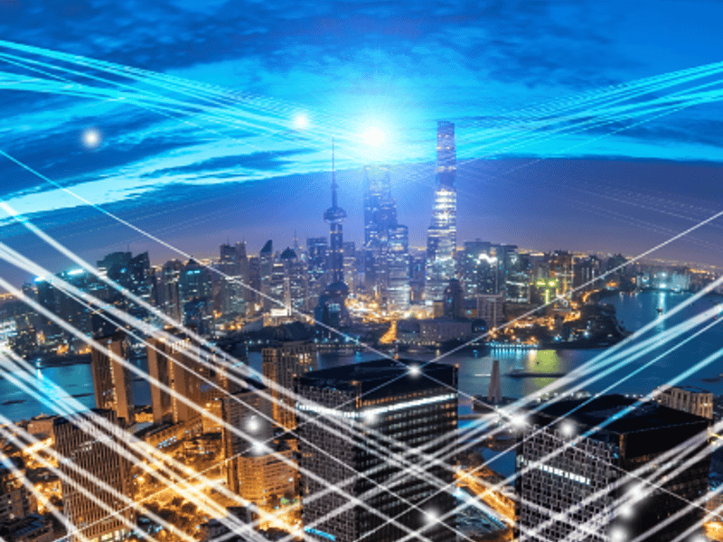 Urbane Stadt mit Lichtern