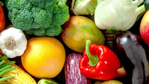 Unterschiedliches Obst und Gemüse.