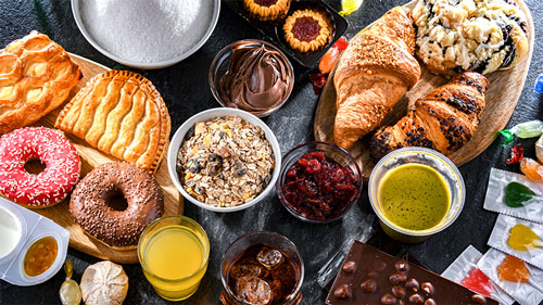 monenlaisia sormin syötäviä välipalatuotteita 