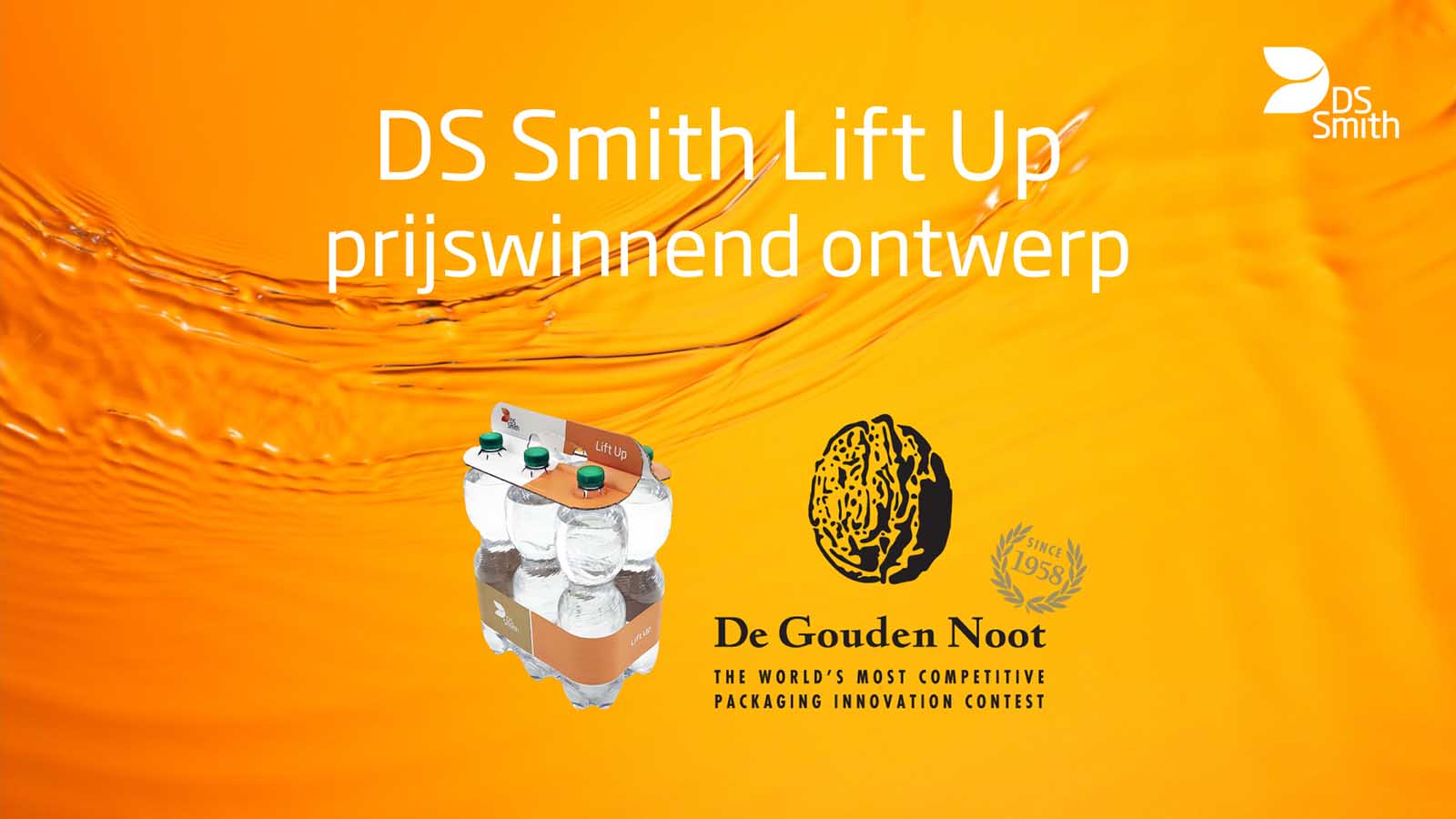 DS Smith LiftUp, verpakking voor plastic PET flessen met Gouden Noot award op oranje achtergrond