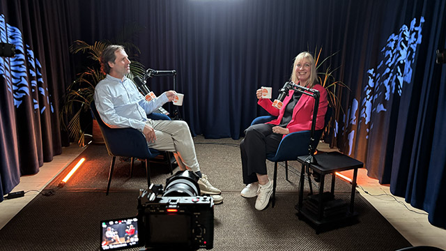 2 personer i lydstudie