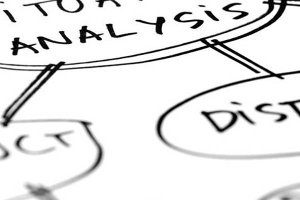 kuvassa on piirretty ja kirjoitettu toimialoja kuvaavia sanoja