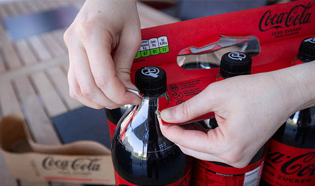 Kartonnen handvat voor bundelen van flessen Coca-Cola