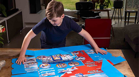 Uitpakken van omkeerbare fullcolor bedrukte Playmobilverpakking