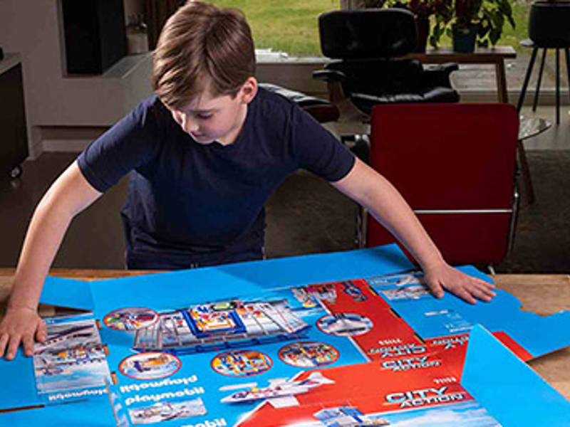 Uitpakken van omkeerbare fullcolor bedrukte Playmobilverpakking