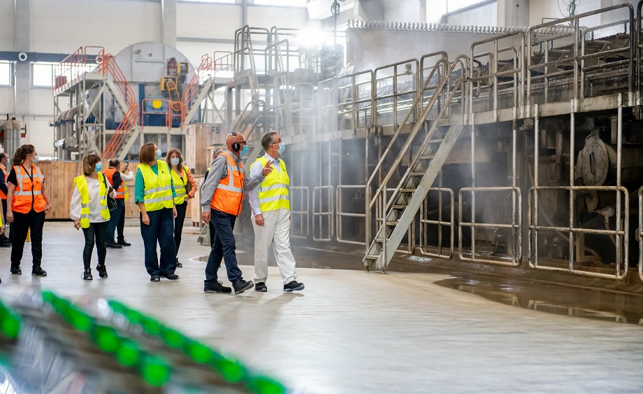 Official delegation at DS Smith Zarnesti paper mill.jpg